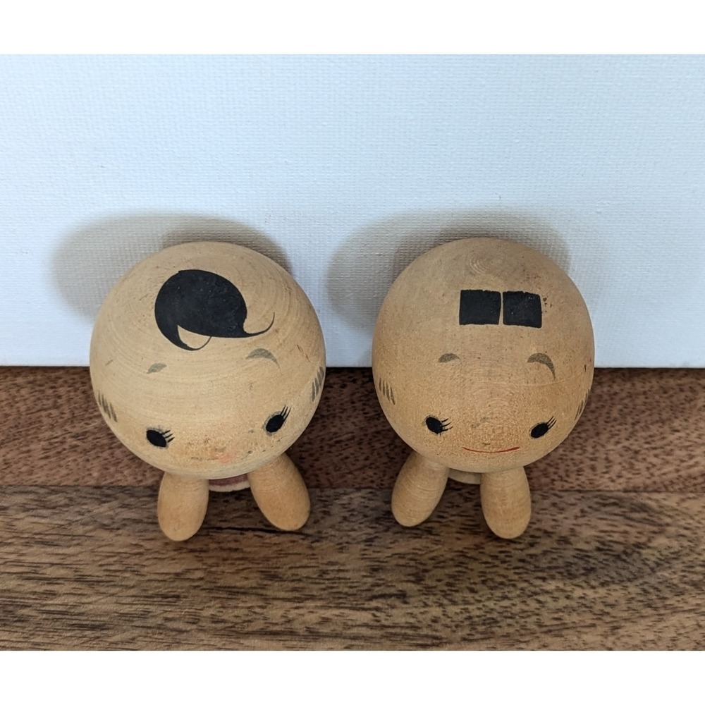 Pair Vintage Japanese Kokeshi Dolls Signed Hand Painted Wood Cute 2.5"Boy Girl - Picture 12 of 13